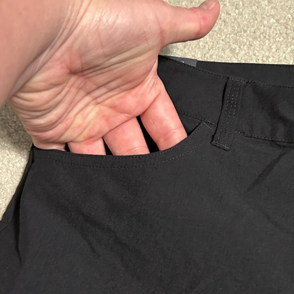 NWT Eddie Bauer Black Sky Ruched Hem Capris Women's Size M - Picture 3 of 11